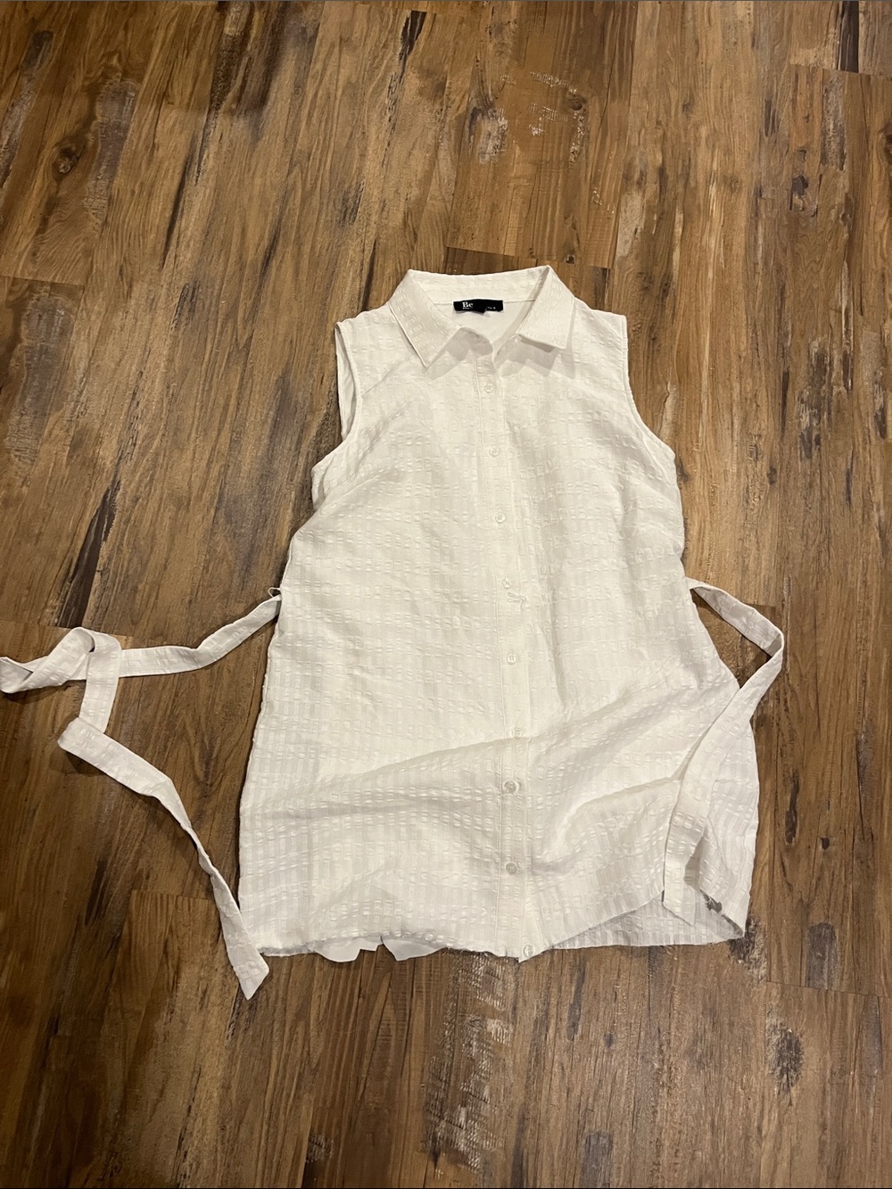 Sleeveless White Button-Front Mini Dress with Tie Waist